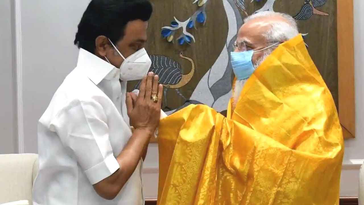 Stalin Delhi Visit: ಕೇಂದ್ರ- ರಾಜ್ಯದ ಸಂಬಂಧವೇ ಬೇರೆ, ಡಿಎಂಕೆ-ಬಿಜೆಪಿ ಸಂಘರ್ಷವೇ ಬೇರೆ: ತಮಿಳುನಾಡು ಸಿಎಂ ಸ್ಟಾಲಿನ್ Stalin Delhi Visit: ಕೇಂದ್ರ- ರಾಜ್ಯದ ಸಂಬಂಧವೇ ಬೇರೆ, ಡಿಎಂಕೆ-ಬಿಜೆಪಿ ಸಂಘರ್ಷವೇ ಬೇರೆ: ತಮಿಳುನಾಡು ಸಿಎಂ ಸ್ಟಾಲಿನ್