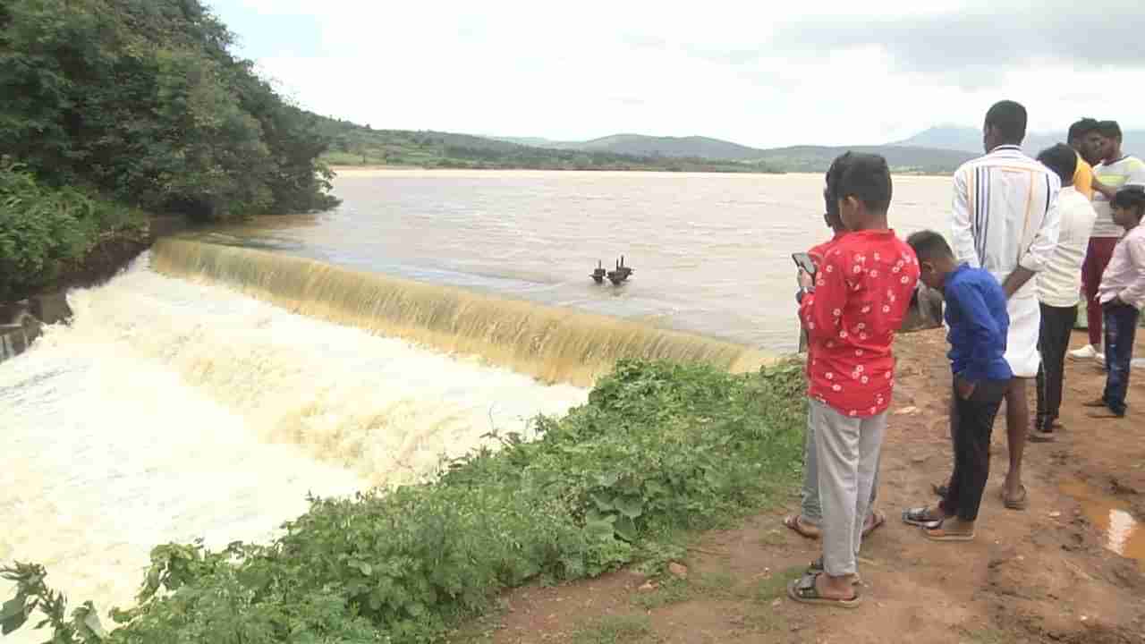 ಕಣ್ಮನ ಸೆಳೆಯುತ್ತಿದೆ ಮದಗದ ಕೆರೆಗೆ ಕೋಡಿ ಬಿದ್ದಿರೋ ರಮಣೀಯ ದೃಶ್ಯ