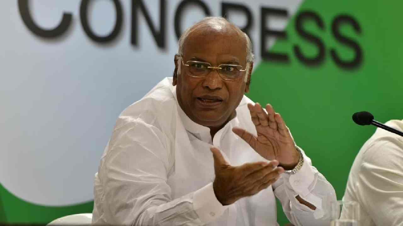 Mallikarjun Kharge: ಕಾಂಗ್ರೆಸ್ ಪಾಲಿನ ನಾಟೌಟ್ ಬ್ಯಾಟ್ಸ್ಮನ್ ಮಲ್ಲಿಕಾರ್ಜುನ ಖರ್ಗೆ Mallikarjun Kharge: ಕಾಂಗ್ರೆಸ್ ಪಾಲಿನ ನಾಟೌಟ್ ಬ್ಯಾಟ್ಸ್ಮನ್ ಮಲ್ಲಿಕಾರ್ಜುನ ಖರ್ಗೆ