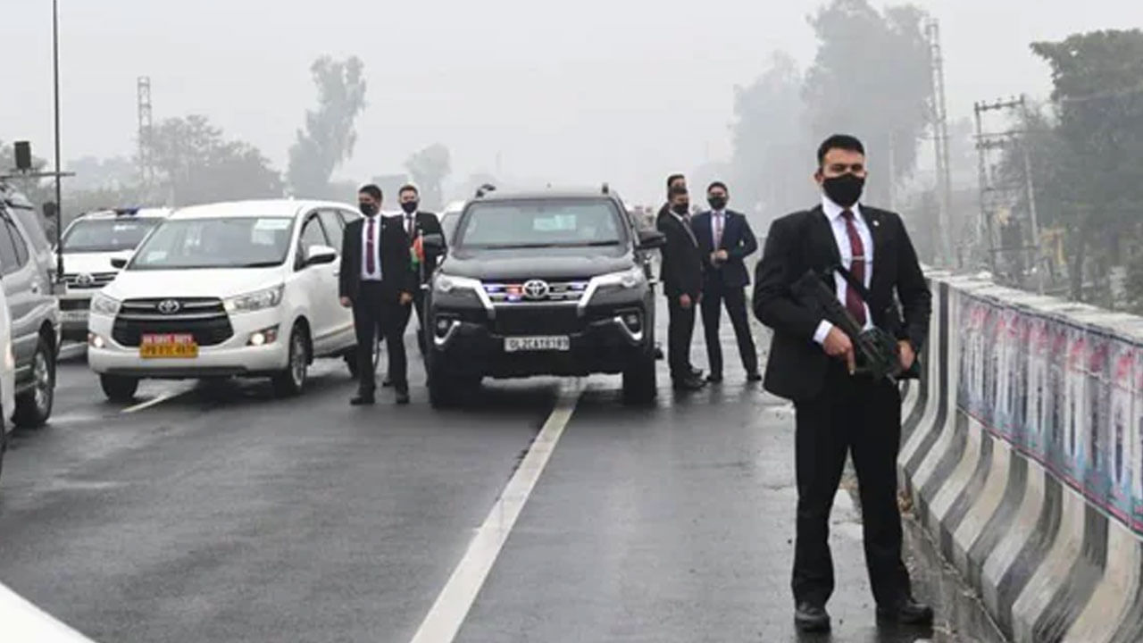 PM Modi's Security Breach ಪಂಜಾಬ್ ಭೇಟಿ ವೇಳೆ ಮೋದಿ ಭದ್ರತಾ ಲೋಪ ಪ್ರಕರಣ; ಸುಪ್ರೀಂ ತೀರ್ಪು ಇಂದು PM Modi's Security Breach ಪಂಜಾಬ್ ಭೇಟಿ ವೇಳೆ ಮೋದಿ ಭದ್ರತಾ ಲೋಪ ಪ್ರಕರಣ; ಸುಪ್ರೀಂ ತೀರ್ಪು ಇಂದು