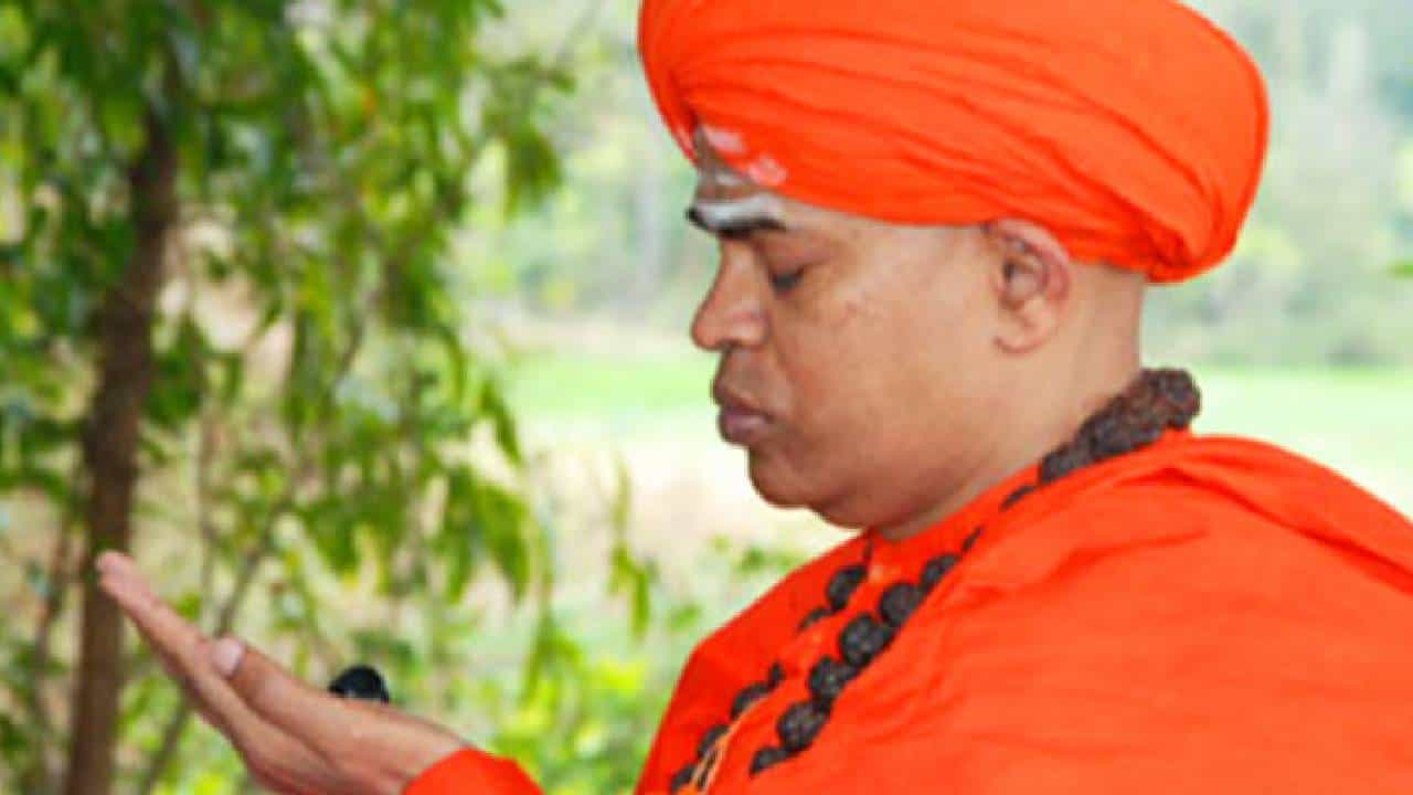 ನಿಟ್ಟುಸಿರುಬಿಟ್ಟ ಮುರುಘಾ ಮಠದ ಸಿಬ್ಬಂದಿ: ಕಳಂಕಿತ ಆರೋಪಿ ಮುರುಘಾ ಶ್ರೀ ಸಹಿ ಹಾಕಲು ಕೋರ್ಟ್ ಅನುಮತಿ -ಕಂಡೀಷನ್ಸ್ ಅಪ್ಲೈ