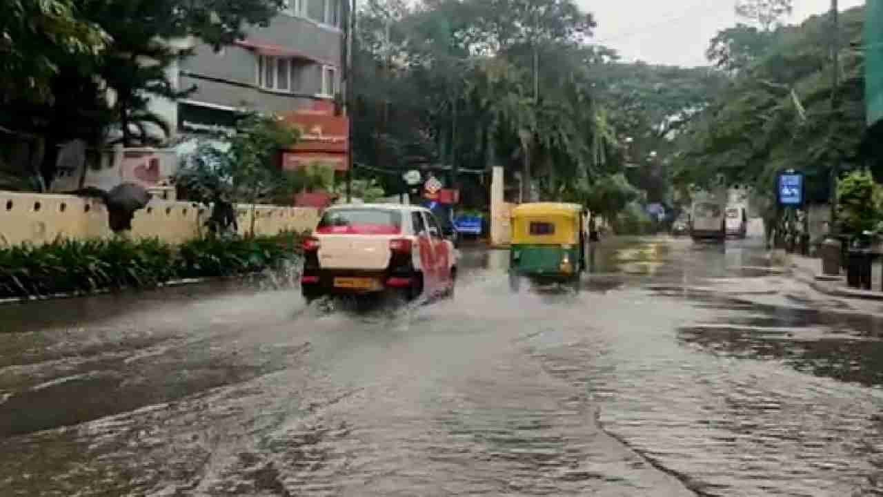 Bangalore Rain: ಬೆಂಗಳೂರಿನಲ್ಲಿ ಬೆಳ್ಳಂಬೆಳಗ್ಗೆ ಮಳೆಯ ದರ್ಶನ: ನಗರದ ಹಲವೆಡೆ ಸತತ ಮಳೆ