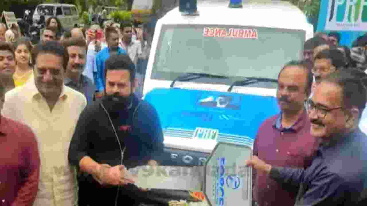 ನಟ ಪ್ರಕಾಶ್ ರಾಜ್ ಫೌಂಡೇಷನ್ನಿಂದ ಅಪ್ಪು ಎಕ್ಸ್ಪ್ರೆಸ್ ಹೆಸರಲ್ಲಿ ಆ್ಯಂಬುಲೆನ್ಸ್ ಕೊಡುಗೆ