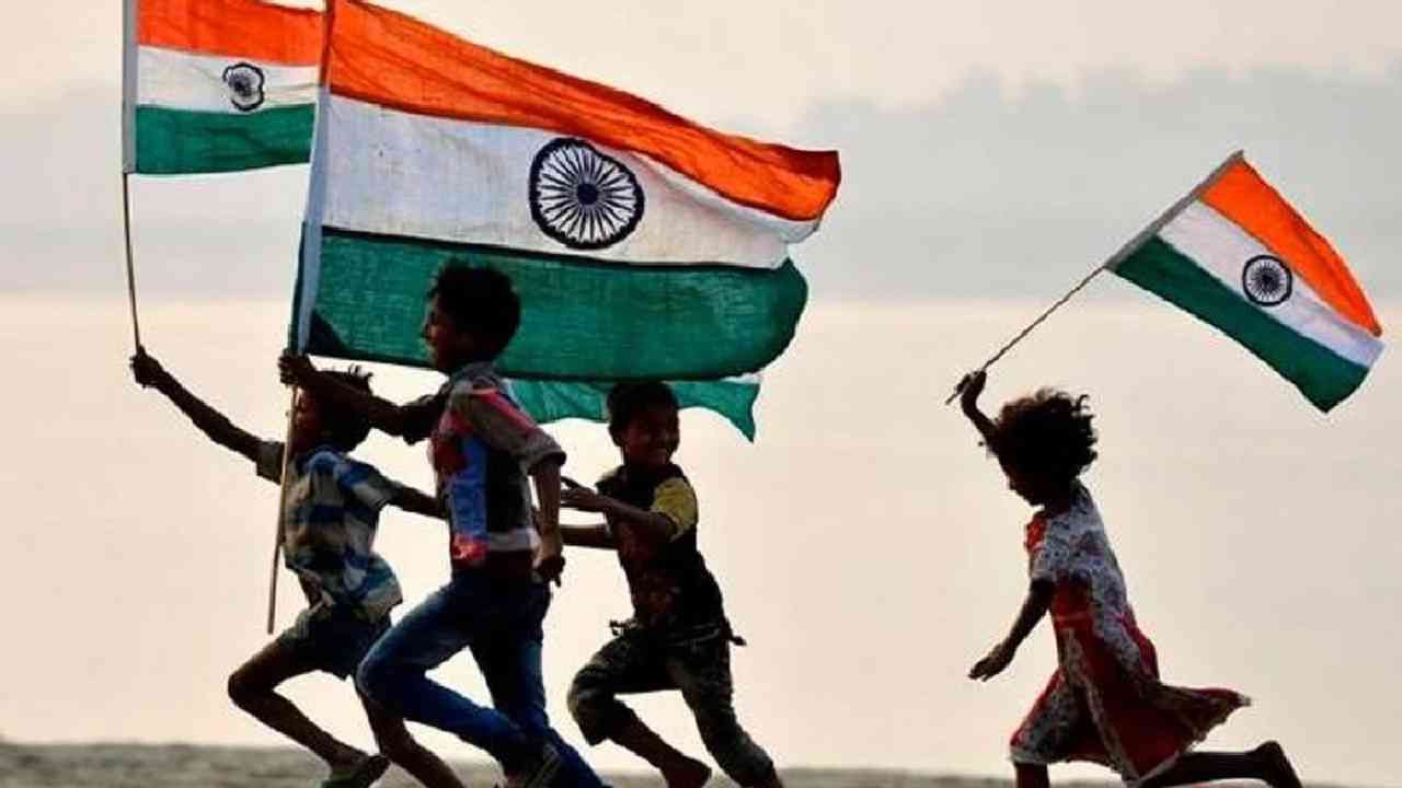 Har Ghar Tiranga: ಸ್ಥಳೀಯ ಅಂಚೆ ಕಚೇರಿಗಳಲ್ಲಿ ಕಡಿಮೆ ಬೆಲೆಗೆ ರಾಷ್ಟ್ರಧ್ವಜ ಮಾರಾಟ; ಖರೀದಿಸುವ ವಿಧಾನ ಇಲ್ಲಿದೆ Har Ghar Tiranga: ಸ್ಥಳೀಯ ಅಂಚೆ ಕಚೇರಿಗಳಲ್ಲಿ ಕಡಿಮೆ ಬೆಲೆಗೆ ರಾಷ್ಟ್ರಧ್ವಜ ಮಾರಾಟ; ಖರೀದಿಸುವ ವಿಧಾನ ಇಲ್ಲಿದೆ