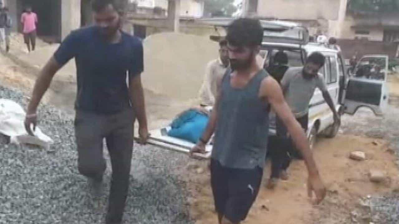 ರಾಜಸ್ಥಾನದ ಖತು ಶ್ಯಾಮ್ ದೇವಸ್ಥಾನದಲ್ಲಿ ಇಂದು ಮುಂಜಾನೆ ಕಾಲ್ತುಳಿತ; ಮೂವರು ಸಾವು, ಇಬ್ಬರಿಗೆ ಗಾಯ ರಾಜಸ್ಥಾನದ ಖತು ಶ್ಯಾಮ್ ದೇವಸ್ಥಾನದಲ್ಲಿ ಇಂದು ಮುಂಜಾನೆ ಕಾಲ್ತುಳಿತ; ಮೂವರು ಸಾವು, ಇಬ್ಬರಿಗೆ ಗಾಯ