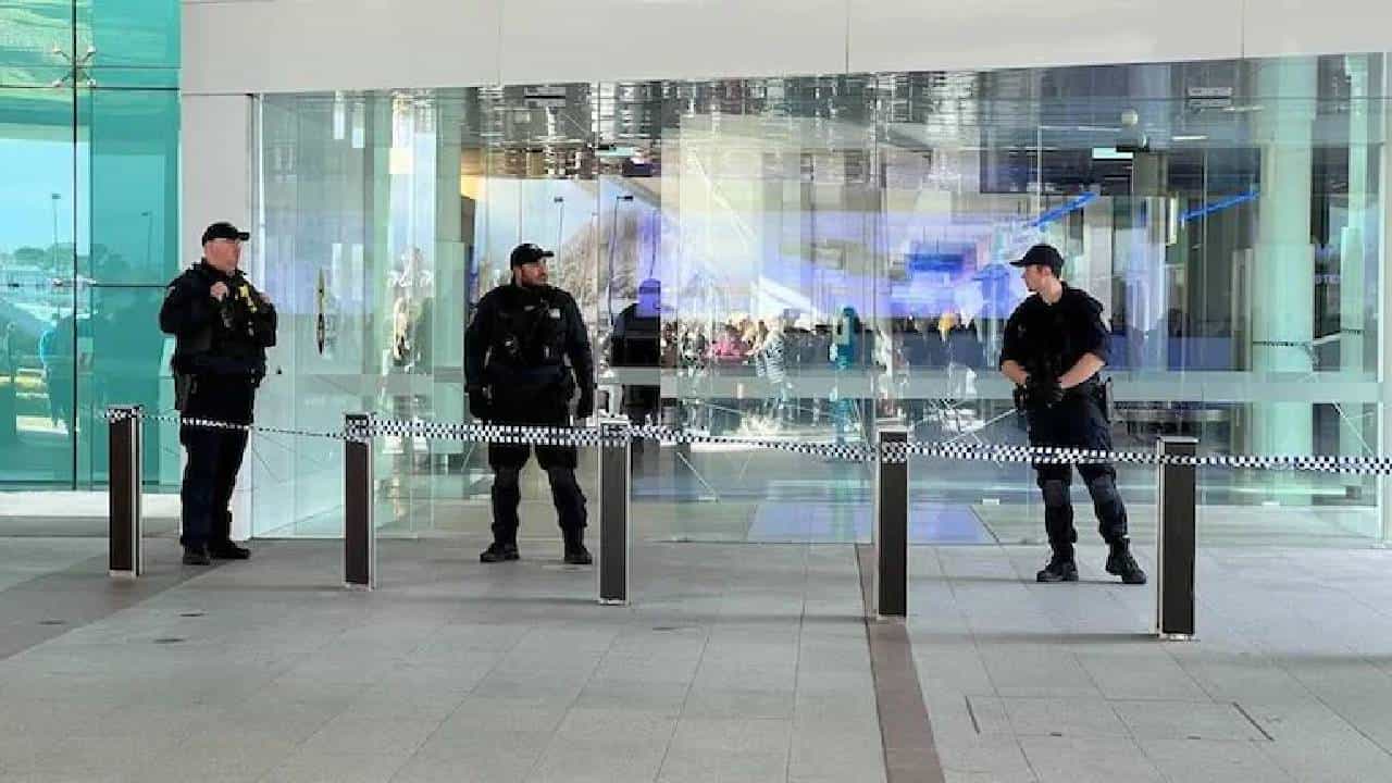 Canberra Airport Firing: ಆಸ್ಟ್ರೇಲಿಯಾದ ಕ್ಯಾನ್ಬೆರಾ ಏರ್ಪೋರ್ಟ್ನಲ್ಲಿ ಗುಂಡಿನ ದಾಳಿ Canberra Airport Firing: ಆಸ್ಟ್ರೇಲಿಯಾದ ಕ್ಯಾನ್ಬೆರಾ ಏರ್ಪೋರ್ಟ್ನಲ್ಲಿ ಗುಂಡಿನ ದಾಳಿ