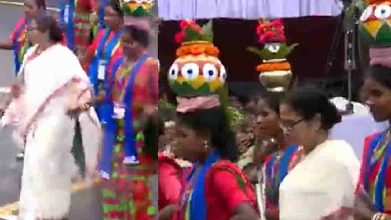Viral Video: ಸ್ವಾತಂತ್ರ್ಯ ದಿನಾಚರಣೆಯ ಸಂಭ್ರಮದಲ್ಲಿ ಡಾನ್ಸ್ ಮಾಡಿದ ಪಶ್ಚಿಮ ಬಂಗಾಳ ಸಿಎಂ ಮಮತಾ ಬ್ಯಾನರ್ಜಿ Viral Video: ಸ್ವಾತಂತ್ರ್ಯ ದಿನಾಚರಣೆಯ ಸಂಭ್ರಮದಲ್ಲಿ ಡಾನ್ಸ್ ಮಾಡಿದ ಪಶ್ಚಿಮ ಬಂಗಾಳ ಸಿಎಂ ಮಮತಾ ಬ್ಯಾನರ್ಜಿ