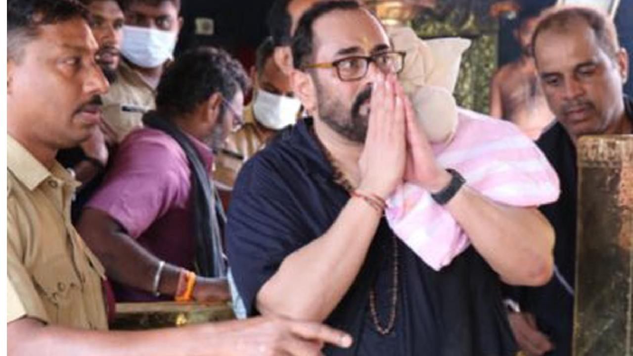 Rajeev Chandrasekhar: ಇರುಮುಡಿ ಹೊತ್ತು ಶಬರಿಮಲೆ ಅಯ್ಯಪ್ಪನ ದರ್ಶನ ಪಡೆದ ಕೇಂದ್ರ ಸಚಿವ ರಾಜೀವ್ ಚಂದ್ರಶೇಖರ್