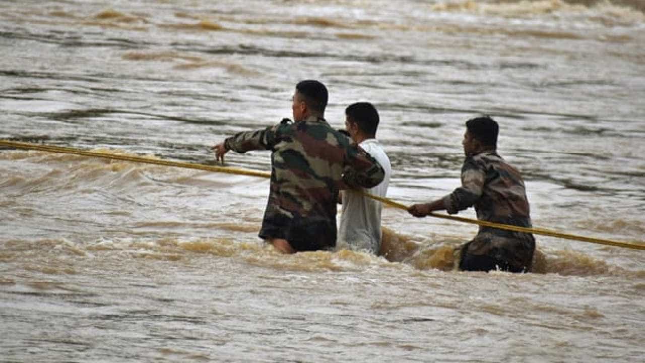 Himachal Pradesh Rain: ಹಿಮಾಚಲ ಪ್ರದೇಶದಲ್ಲಿ ಪ್ರವಾಹ, ಭೂಕುಸಿತದಿಂದ 6 ಜನ ಸಾವು; ಇನ್ನೂ 13 ಮಂದಿ ನಾಪತ್ತೆ Himachal Pradesh Rain: ಹಿಮಾಚಲ ಪ್ರದೇಶದಲ್ಲಿ ಪ್ರವಾಹ, ಭೂಕುಸಿತದಿಂದ 6 ಜನ ಸಾವು; ಇನ್ನೂ 13 ಮಂದಿ ನಾಪತ್ತೆ
