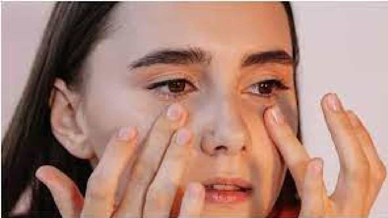 Dark Circles: ಡಾರ್ಕ್ ಸರ್ಕಲ್ಸ್ ತೆಗೆದುಹಾಕಬಲ್ಲ ಈ ಮನೆಮದ್ದುಗಳನ್ನು ಒಮ್ಮೆ ಟ್ರೈ ಮಾಡಿ Dark Circles: ಡಾರ್ಕ್ ಸರ್ಕಲ್ಸ್ ತೆಗೆದುಹಾಕಬಲ್ಲ ಈ ಮನೆಮದ್ದುಗಳನ್ನು ಒಮ್ಮೆ ಟ್ರೈ ಮಾಡಿ