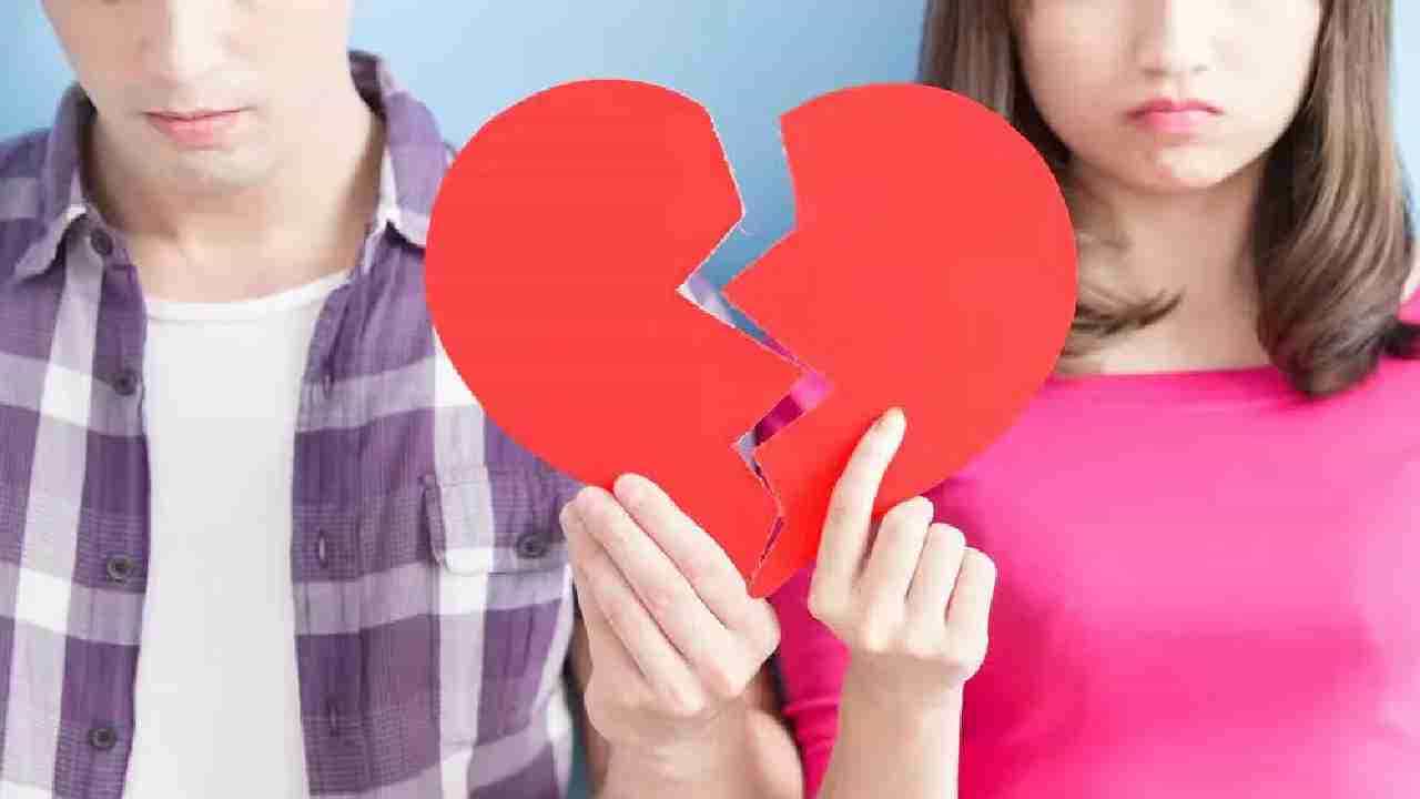 Relationship: ಸದಾ ಕಾಲ ಸಂಗಾತಿಯ ಗುಂಗಿನಲ್ಲೇ ಇರಬೇಡಿ, ನಿಮ್ಮ ಬಗ್ಗೆಯೂ ಚಿಂತಿಸಿ; ಏಕೆಂದರೆ... Relationship: ಸದಾ ಕಾಲ ಸಂಗಾತಿಯ ಗುಂಗಿನಲ್ಲೇ ಇರಬೇಡಿ, ನಿಮ್ಮ ಬಗ್ಗೆಯೂ ಚಿಂತಿಸಿ; ಏಕೆಂದರೆ...