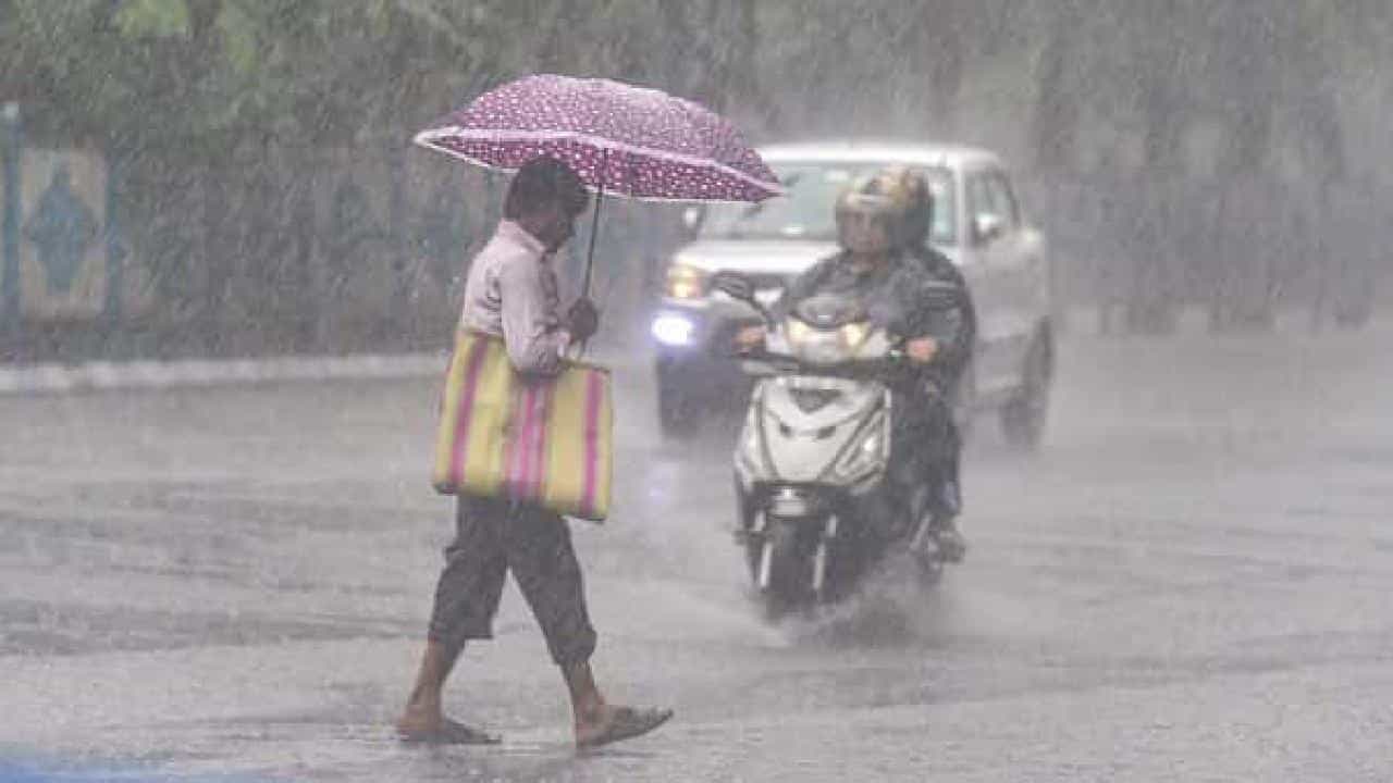 Karnataka Rain: ಕರಾವಳಿ, ಮಲೆನಾಡಿನಲ್ಲಿ ಇಂದು ಗುಡುಗು ಸಹಿತ ಮಳೆ ಸಾಧ್ಯತೆ; ಹಳದಿ ಅಲರ್ಟ್ ಘೋಷಣೆ Karnataka Rain: ಕರಾವಳಿ, ಮಲೆನಾಡಿನಲ್ಲಿ ಇಂದು ಗುಡುಗು ಸಹಿತ ಮಳೆ ಸಾಧ್ಯತೆ; ಹಳದಿ ಅಲರ್ಟ್ ಘೋಷಣೆ