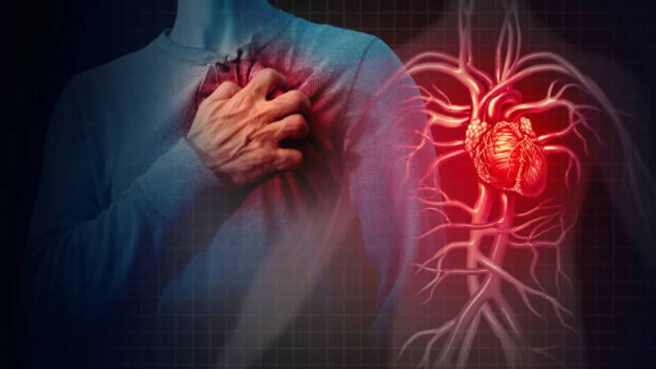 Heart Attack: ಹೃದಯಾಘಾತದ ಆರಂಭಿಕ ಈ ಲಕ್ಷಣಗಳನ್ನು ಪತ್ತೆ ಮಾಡಿ, ಅಪಾಯದಿಂದ ಪಾರಾಗಿ Heart Attack: ಹೃದಯಾಘಾತದ ಆರಂಭಿಕ ಈ ಲಕ್ಷಣಗಳನ್ನು ಪತ್ತೆ ಮಾಡಿ, ಅಪಾಯದಿಂದ ಪಾರಾಗಿ