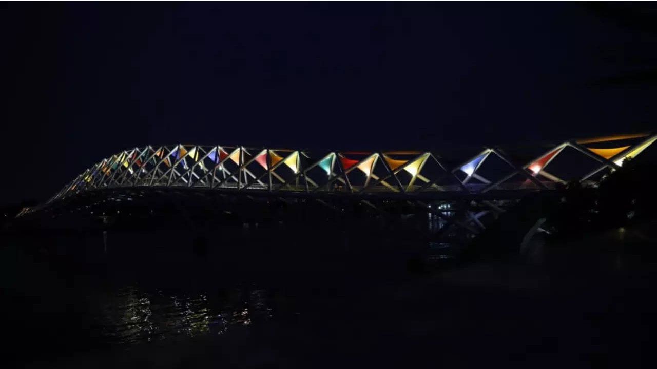 Atal Bridge: ಗುಜರಾತ್ನಲ್ಲಿ ಮೋದಿಯಿಂದ ಇಂದು ಅಟಲ್ ಸೇತುವೆ ಲೋಕಾರ್ಪಣೆ; ಇದರ ವಿಶೇಷತೆಗಳೇನು ಗೊತ್ತಾ? Atal Bridge: ಗುಜರಾತ್ನಲ್ಲಿ ಮೋದಿಯಿಂದ ಇಂದು ಅಟಲ್ ಸೇತುವೆ ಲೋಕಾರ್ಪಣೆ; ಇದರ ವಿಶೇಷತೆಗಳೇನು ಗೊತ್ತಾ?