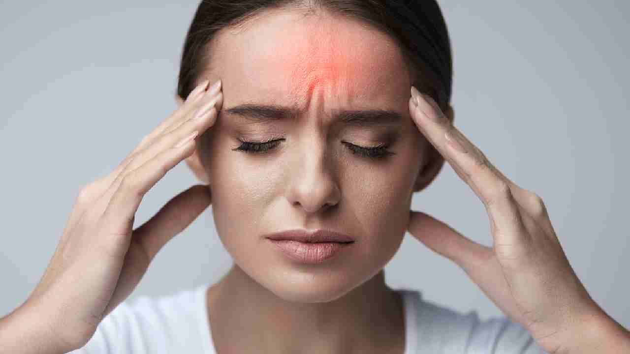 Migraine Problem: ತಲೆ ನೋವಿನ ಕಿರಿಕಿರಿ ಅನುಭವಿಸುತ್ತಿದ್ದೀರಾ? ಮೈಗ್ರೇನ್ ಸಮಸ್ಯೆಗೆ ಮನೆಮದ್ದು ಇಲ್ಲಿದೆ