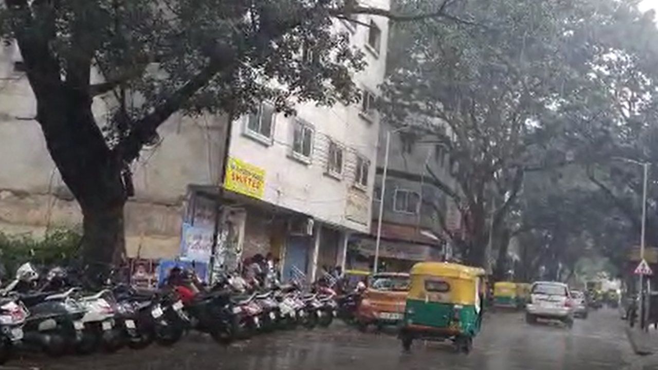 Karnataka Rain Updates : ಕರ್ನಾಟಕದ ಕರಾವಳಿಯಲ್ಲಿ ಮುಂದುವರಿಯಲಿದೆ ವರುಣಾರ್ಭಟ; ರೆಡ್ ಅಲರ್ಟ್ ಘೋಷಣೆ