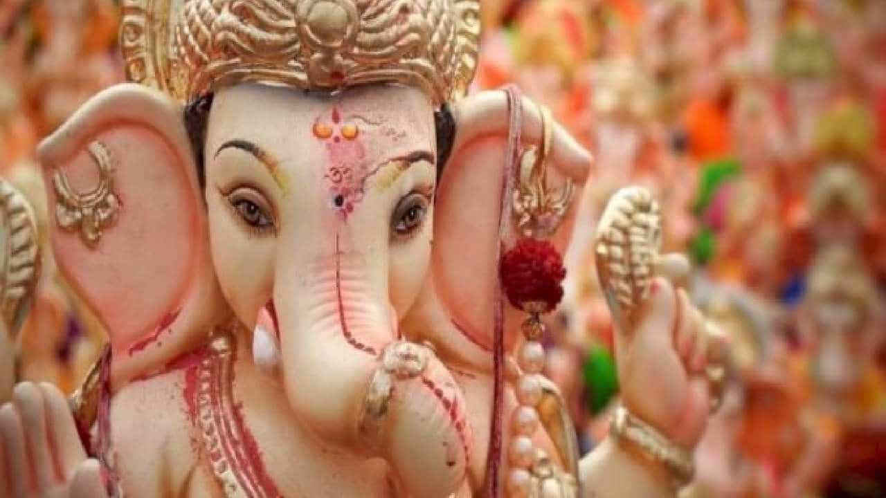 ಬೆಂಗಳೂರಿನಲ್ಲಿ ಗಣೇಶೋತ್ಸವಕ್ಕೆ ಭಾರಿ ಪ್ಲ್ಯಾನ್: ದಿನದ 24 ಗಂಟೆಯೂ ಪೊಲೀಸ್ ಬಂದೋಬಸ್ತ್, ಸೂಕ್ಷ್ಮ ಏರಿಯಾಗಳಲ್ಲಿ ಕಟ್ಟುನಿಟ್ಟಿನ ಸೂಚನೆ ಬೆಂಗಳೂರಿನಲ್ಲಿ ಗಣೇಶೋತ್ಸವಕ್ಕೆ ಭಾರಿ ಪ್ಲ್ಯಾನ್: ದಿನದ 24 ಗಂಟೆಯೂ ಪೊಲೀಸ್ ಬಂದೋಬಸ್ತ್, ಸೂಕ್ಷ್ಮ ಏರಿಯಾಗಳಲ್ಲಿ ಕಟ್ಟುನಿಟ್ಟಿನ ಸೂಚನೆ
