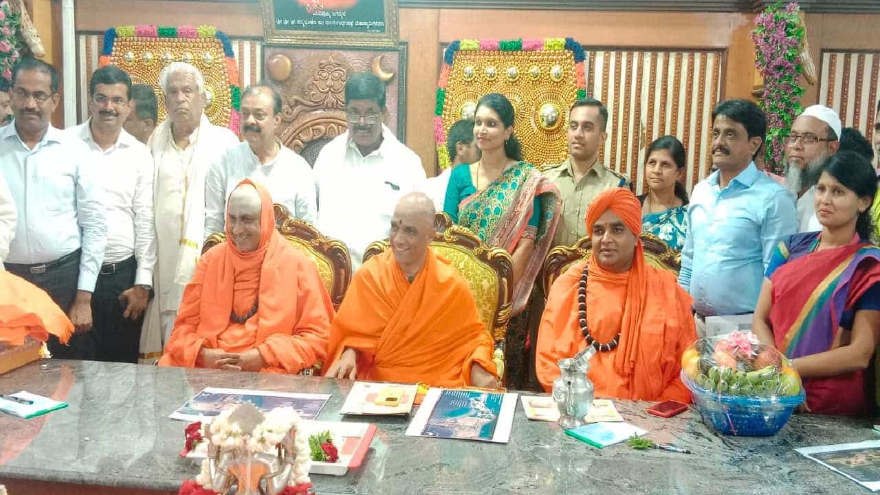 ಅಕ್ಟೋಬರ್ನಲ್ಲಿ ಕರ್ನಾಟಕದ ಮಹಾಕುಂಭ ಮೇಳ: ಕಾವೇರಿ, ಲಕ್ಷ್ಮಣತೀರ್ಥ, ಹೇಮಾವತಿ ತ್ರಿವೇಣಿ ಸಂಗಮದಲ್ಲಿ ಸಿದ್ಧತೆ ಆರಂಭ ಅಕ್ಟೋಬರ್ನಲ್ಲಿ ಕರ್ನಾಟಕದ ಮಹಾಕುಂಭ ಮೇಳ: ಕಾವೇರಿ, ಲಕ್ಷ್ಮಣತೀರ್ಥ, ಹೇಮಾವತಿ ತ್ರಿವೇಣಿ ಸಂಗಮದಲ್ಲಿ ಸಿದ್ಧತೆ ಆರಂಭ