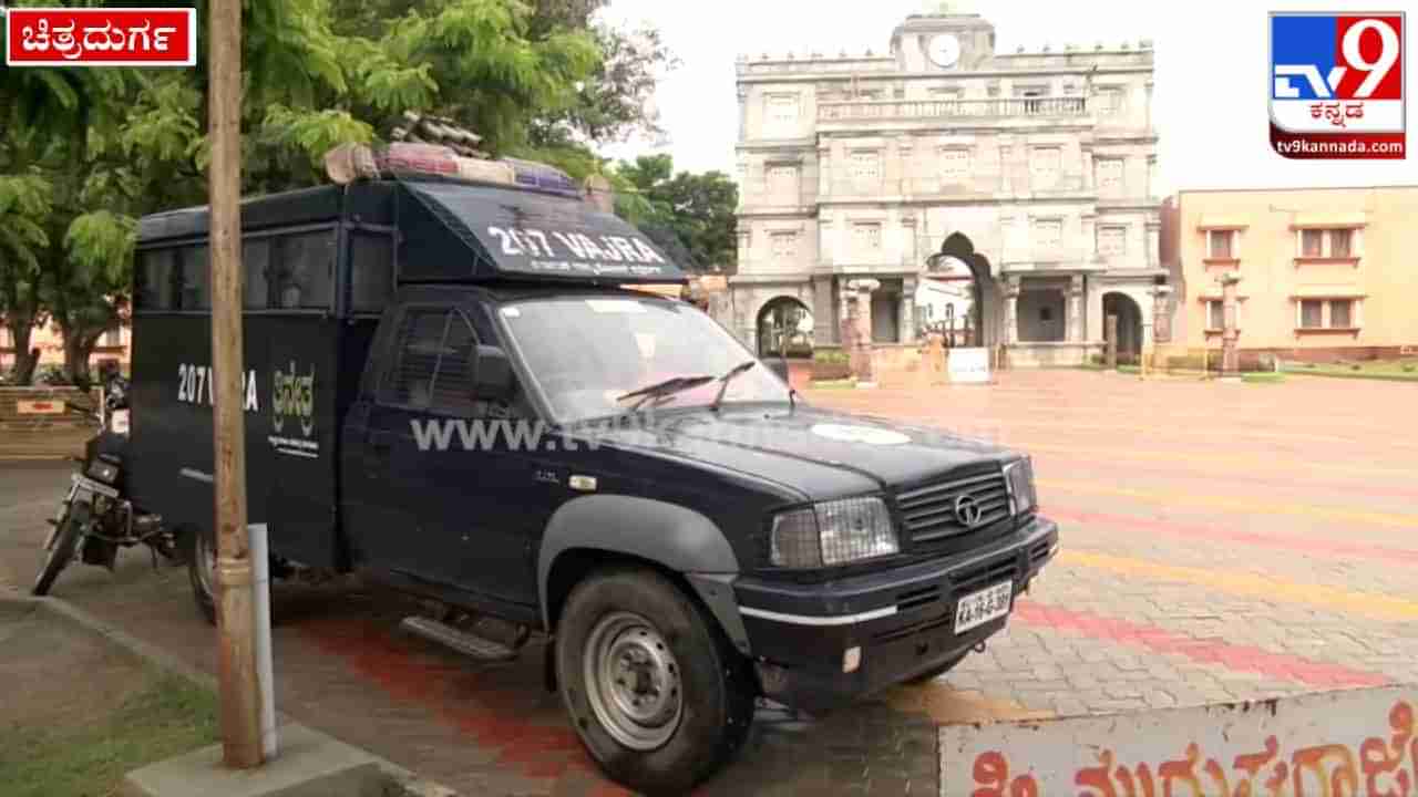 ಮುರುಘಾಮಠಕ್ಕೆ ಮಾದಾರ ಚನ್ನಯ್ಯಶ್ರೀ ಮತ್ತು ಗಾಣಿಗ ಮಠದ ಬಸವಕುಮಾರ್ ಶ್ರೀ ಭೇಟಿ; ಮಠದ ಸುತ್ತ ಪೊಲೀಸ್​ ಬಂದೋಬಸ್ತ್