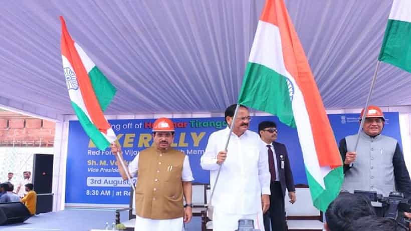 ಹರ್ ಘರ್ ತಿರಂಗಾಕ್ಕೆ ಪ್ರೇರಣೆ ನೀಡುವ ಸಂಕಲ್ಪದೊಂದಿಗೆ ತಿರಂಗಾ ರ್ಯಾಲಿಯಲ್ಲಿ ಭಾಗಿಯಾದ ಕೇಂದ್ರ ಸಚಿವ ಜೋಶಿ