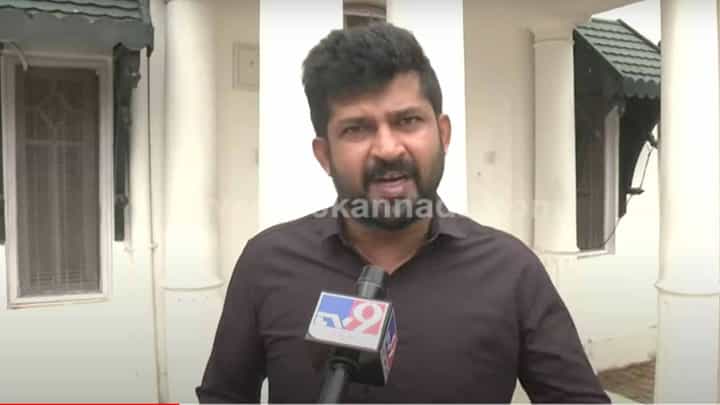 ಸಿದ್ದರಾಮಯ್ಯ ತಮ್ಮ ಶಿಷ್ಯ ಜಮೀರ್ ಅಹ್ಮದ್ಗೆ ಹಂದಿ ಮಾಂಸ ತಿನ್ನಿಸಿ ತೋರಿಸಲಿ: ಪ್ರತಾಪ್ ಸಿಂಹ ಸಿದ್ದರಾಮಯ್ಯ ತಮ್ಮ ಶಿಷ್ಯ ಜಮೀರ್ ಅಹ್ಮದ್ಗೆ ಹಂದಿ ಮಾಂಸ ತಿನ್ನಿಸಿ ತೋರಿಸಲಿ: ಪ್ರತಾಪ್ ಸಿಂಹ