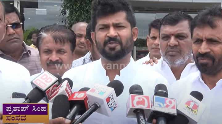 ಸಿದ್ದರಾಮಯ್ಯ ತಮ್ಮ ಮನೆಯಲ್ಲಿ ಯಾವ ಮಾಂಸವನ್ನಾದರೂ ತಿನ್ನಲಿ, ಅದರೆ ತಿಂದು ದೇವಸ್ಥಾನಕ್ಕೆ ಹೋಗದಿರಲಿ: ಪ್ರತಾಪ್ ಸಿಂಹ, ಸಂಸದ ಸಿದ್ದರಾಮಯ್ಯ ತಮ್ಮ ಮನೆಯಲ್ಲಿ ಯಾವ ಮಾಂಸವನ್ನಾದರೂ ತಿನ್ನಲಿ, ಅದರೆ ತಿಂದು ದೇವಸ್ಥಾನಕ್ಕೆ ಹೋಗದಿರಲಿ: ಪ್ರತಾಪ್ ಸಿಂಹ, ಸಂಸದ