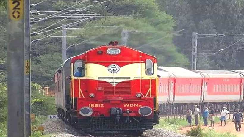 ನೂರಾರು ಪ್ರಯಾಣಿಕರಿದ್ದ ಅಮರನಾಥ್ ಎಕ್ಸ್ ಪ್ರೆಸ್ ರೈಲು ಹಾದಿ ಬಿಟ್ಟು ಬೇರೊಂದು ಟ್ರ್ಯಾಕ್ನಲ್ಲಿ 3 ಕಿಮೀ ಸಂಚರಿಸಿತು! ಆಮೇಲೇನಾಯ್ತು?