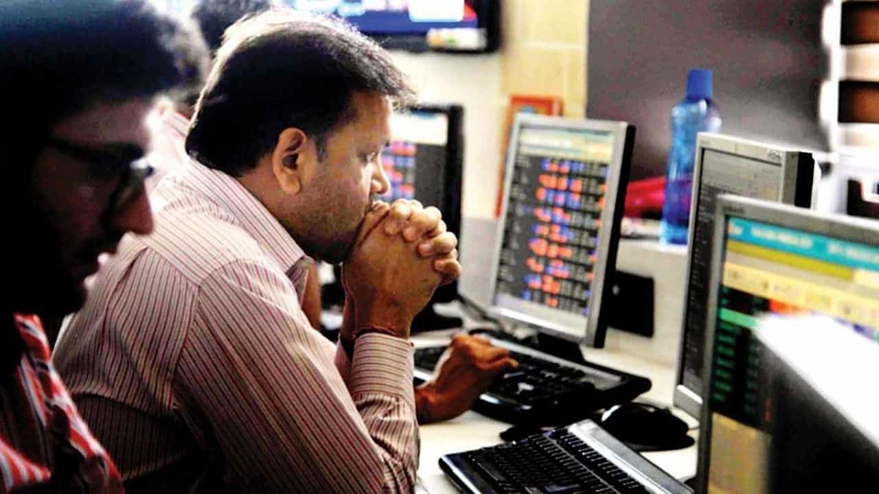 Global Recession: ಆರ್ಥಿಕ ಹಿಂಜರಿತದ ಭೀತಿ; ಬಲಾಢ್ಯ ದೇಶಗಳಲ್ಲಿ ವಾಣಿಜ್ಯ ಚಟುವಟಿಕೆ ನೀರಸ, ಚೀನಾದಲ್ಲಿ ಸಾಲ ಮರುಪಾವತಿ ಕುಸಿತ Global Recession: ಆರ್ಥಿಕ ಹಿಂಜರಿತದ ಭೀತಿ; ಬಲಾಢ್ಯ ದೇಶಗಳಲ್ಲಿ ವಾಣಿಜ್ಯ ಚಟುವಟಿಕೆ ನೀರಸ, ಚೀನಾದಲ್ಲಿ ಸಾಲ ಮರುಪಾವತಿ ಕುಸಿತ