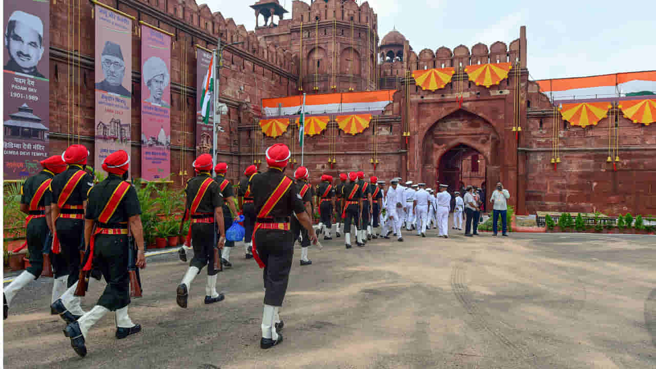 75ನೇ ವರ್ಷದ ಸ್ವಾತಂತ್ರ್ಯ ದಿನಾಚರಣೆಗೆ ಕೆಂಪು ಕೋಟೆಯಲ್ಲಿ ಬಿಗಿ ಭದ್ರತೆ, ಸಕಲ ಸಿದ್ಧತೆ ಪೂರ್ಣ