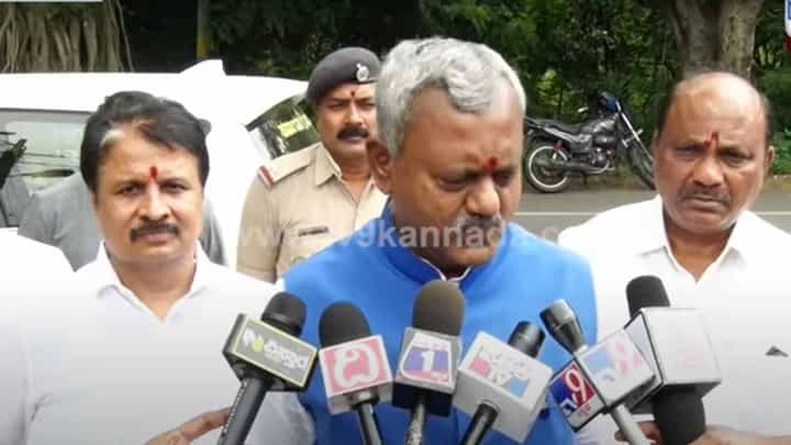 ಕೋವಿಡ್ ನಂತರದ ದಿನಗಳಲ್ಲಿ ಸಿದ್ದರಾಮಯ್ಯ ಕೇವಲ ವಿವಾದಾತ್ಮಕ ಹೇಳಿಕೆ ನೀಡುತ್ತಿದ್ದಾರೆ: ಎಸ್ ಟಿ ಸೋಮಶೇಖರ್, ಸಚಿವರು ಕೋವಿಡ್ ನಂತರದ ದಿನಗಳಲ್ಲಿ ಸಿದ್ದರಾಮಯ್ಯ ಕೇವಲ ವಿವಾದಾತ್ಮಕ ಹೇಳಿಕೆ ನೀಡುತ್ತಿದ್ದಾರೆ: ಎಸ್ ಟಿ ಸೋಮಶೇಖರ್, ಸಚಿವರು