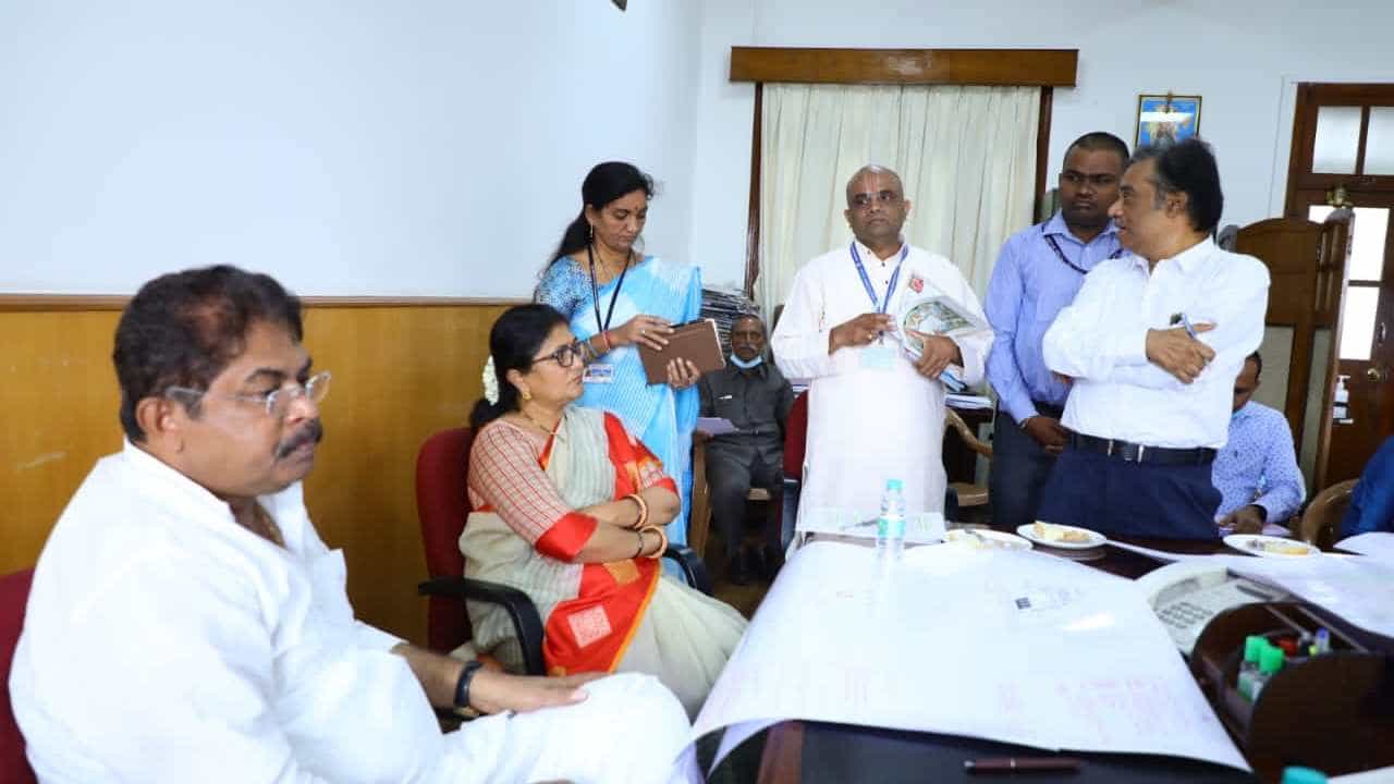 ಬೆಂಗಳೂರಿನ ಬನಶಂಕರಿ ದೇವಸ್ಥಾನದ ಅಭಿವೃದ್ಧಿಗೆ ಮಾಸ್ಟರ್ ಪ್ಲ್ಯಾನ್ ರೂಪಿಸಲು ಅಧಿಕಾರಿಗಳಿಗೆ ಸಚಿವೆ ಶಶಿಕಲಾ ಜೊಲ್ಲೆ ಸೂಚನೆ ಬೆಂಗಳೂರಿನ ಬನಶಂಕರಿ ದೇವಸ್ಥಾನದ ಅಭಿವೃದ್ಧಿಗೆ ಮಾಸ್ಟರ್ ಪ್ಲ್ಯಾನ್ ರೂಪಿಸಲು ಅಧಿಕಾರಿಗಳಿಗೆ ಸಚಿವೆ ಶಶಿಕಲಾ ಜೊಲ್ಲೆ ಸೂಚನೆ