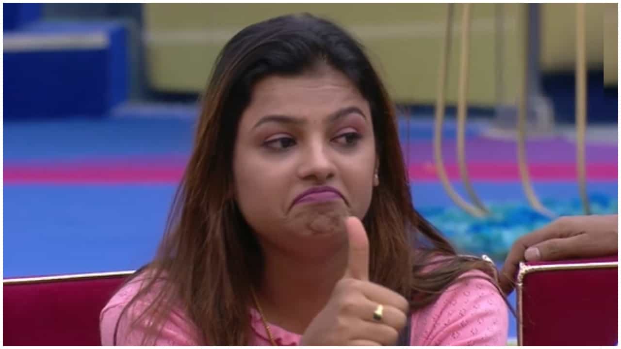 ಹೊರಗೆ ಟ್ರೋಲ್ ಆಗಿದ್ದ ಸೋನುಗೆ ಆ ಒಂದು ಕಾರಣಕ್ಕೆ ಬಿಗ್ ಬಾಸ್ನಲ್ಲಿ ಸಿಕ್ತು ಸಖತ್ ಮರ್ಯಾದೆ ಹೊರಗೆ ಟ್ರೋಲ್ ಆಗಿದ್ದ ಸೋನುಗೆ ಆ ಒಂದು ಕಾರಣಕ್ಕೆ ಬಿಗ್ ಬಾಸ್ನಲ್ಲಿ ಸಿಕ್ತು ಸಖತ್ ಮರ್ಯಾದೆ