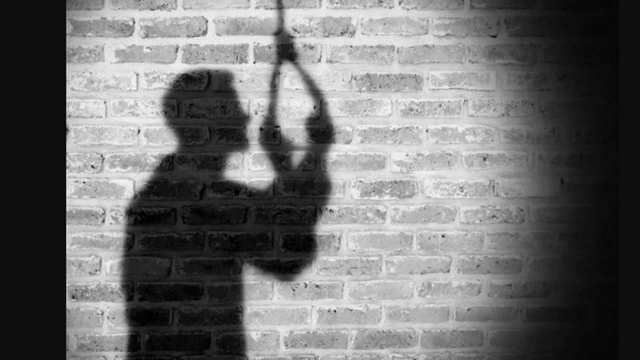 ಬೆಂಗಳೂರಿನಲ್ಲಿ ತಂದೆಯ ಅಕ್ರಮ ಸಂಬಂಧಕ್ಕೆ ಬೇಸತ್ತು ಮಗ ಆತ್ಮಹತ್ಯೆ ಬೆಂಗಳೂರಿನಲ್ಲಿ ತಂದೆಯ ಅಕ್ರಮ ಸಂಬಂಧಕ್ಕೆ ಬೇಸತ್ತು ಮಗ ಆತ್ಮಹತ್ಯೆ