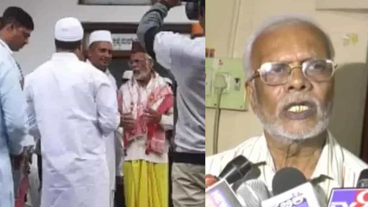 Ghar Wapsi: ಮುಸ್ಲಿಂ ಧರ್ಮಕ್ಕೆ ಮತಾಂತರವಾಗಿದ್ದ ತುಮಕೂರು ಅರ್ಚಕ ಮುಂಜಿಗೆ ಹೆದರಿ ಮರಳಿಬಂದ Ghar Wapsi: ಮುಸ್ಲಿಂ ಧರ್ಮಕ್ಕೆ ಮತಾಂತರವಾಗಿದ್ದ ತುಮಕೂರು ಅರ್ಚಕ ಮುಂಜಿಗೆ ಹೆದರಿ ಮರಳಿಬಂದ