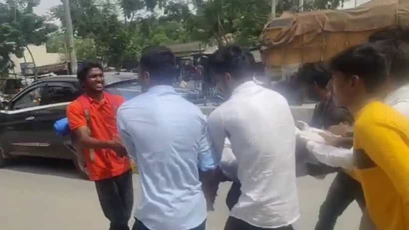 Humanity ಬಸ್ ಅಪಘಾತ: ಮಾನವೀಯತೆ ಮರೆತೇ ಬಿಟ್ರಾ ಮನುಷ್ಯರು-ಪೊಲೀಸರು!