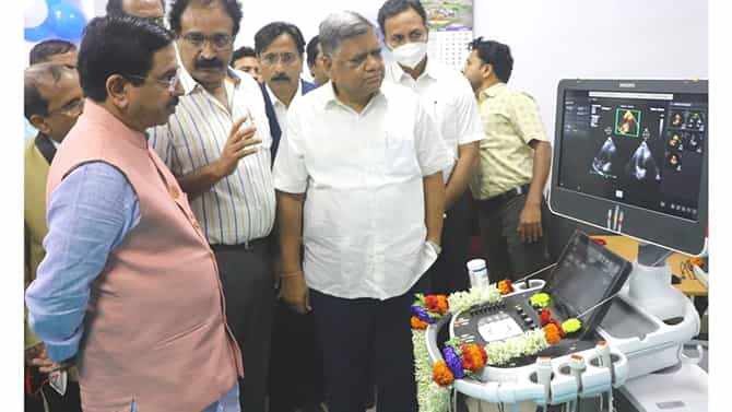 ಹುಬ್ಬಳ್ಳಿಯ ಕಿಮ್ಸ್ ಆಸ್ಪತ್ರೆಯಲ್ಲಿ 2ಡಿ-4ಡಿ ಎಕೋ ಮಷೀನ್‌ನನ್ನು ಉದ್ಘಾಟಿಸಿದ ಸಚಿವ ಪ್ರಲ್ಹಾದ ಜೋಶಿ