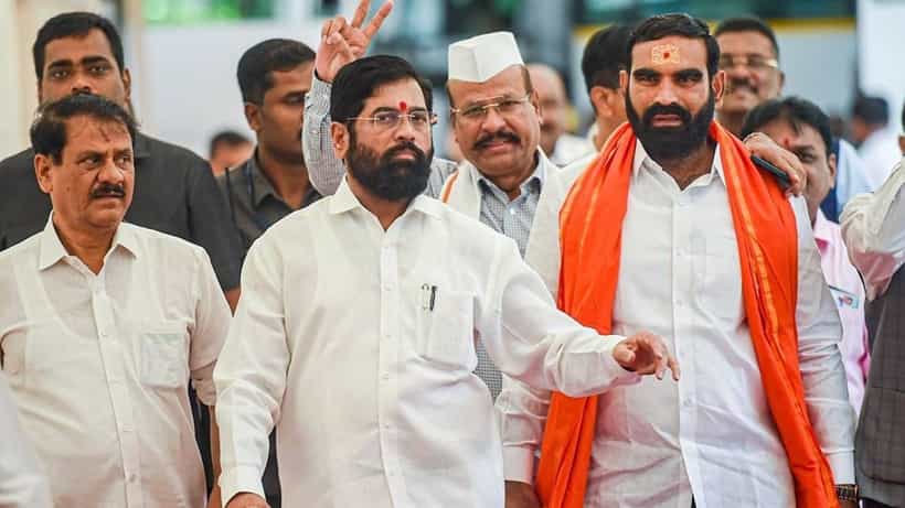 ಕೇಟರಿಂಗ್ ಮ್ಯಾನೇಜರ್ಗೆ ಕಪಾಳಮೋಕ್ಷ ಮಾಡಿದ ಶಿವಸೇನೆ ಶಾಸಕ ಸಂತೋಷ್ ಬಂಗಾರ್! ವಿಡಿಯೋ ವೈರಲ್