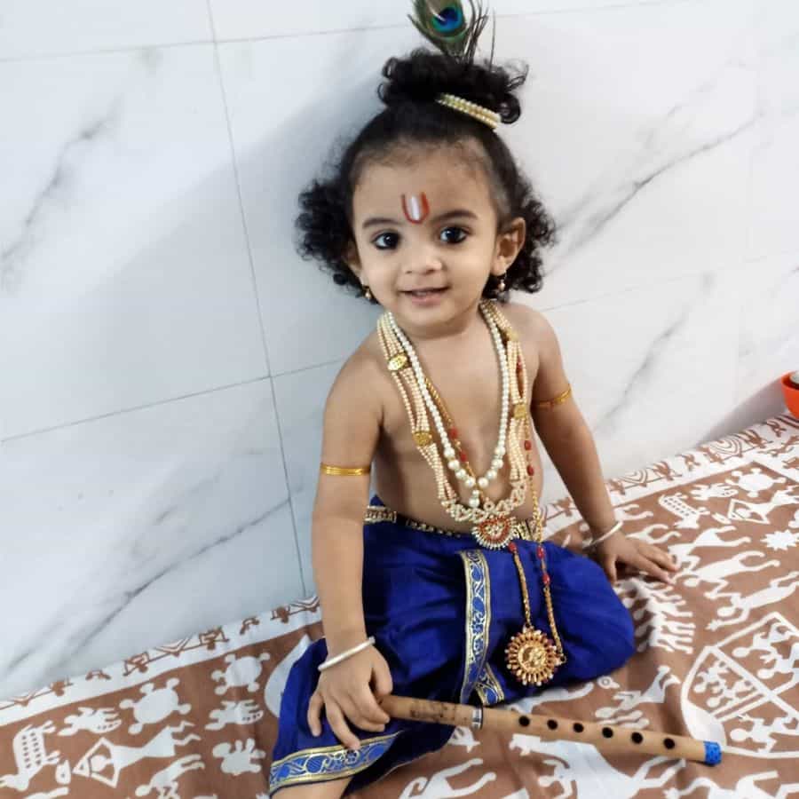 ಕೃಷ್ಣ: ಜಗತ್ ಮನೋಹರ್
ತಾಯಿ: ಭಾರ್ಗವಿ ಪ್ರಸಾದ್
ತಂದೆ: ಬಿ ಮನೋಹರ್
ಸ್ಥಳ: ಮೈಸೂರು