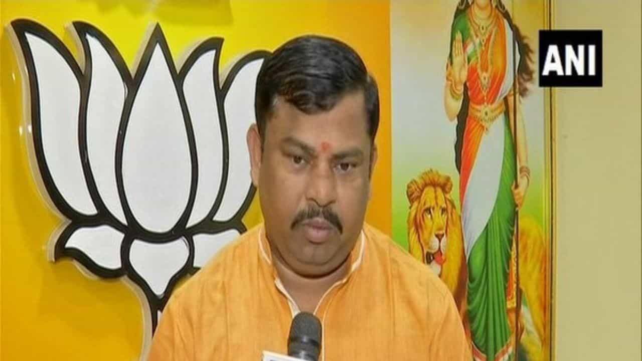 BIG NEWS: ತೆಲಂಗಾಣ ಶಾಸಕ ಟಿ ರಾಜಾ ಸಿಂಗ್ ಪಕ್ಷದಿಂದ ಅಮಾನತು: ಸೆ. 2ರೊಳಗೆ ಉತ್ತರ ನೀಡಲು ಆದೇಶ BIG NEWS: ತೆಲಂಗಾಣ ಶಾಸಕ ಟಿ ರಾಜಾ ಸಿಂಗ್ ಪಕ್ಷದಿಂದ ಅಮಾನತು: ಸೆ. 2ರೊಳಗೆ ಉತ್ತರ ನೀಡಲು ಆದೇಶ