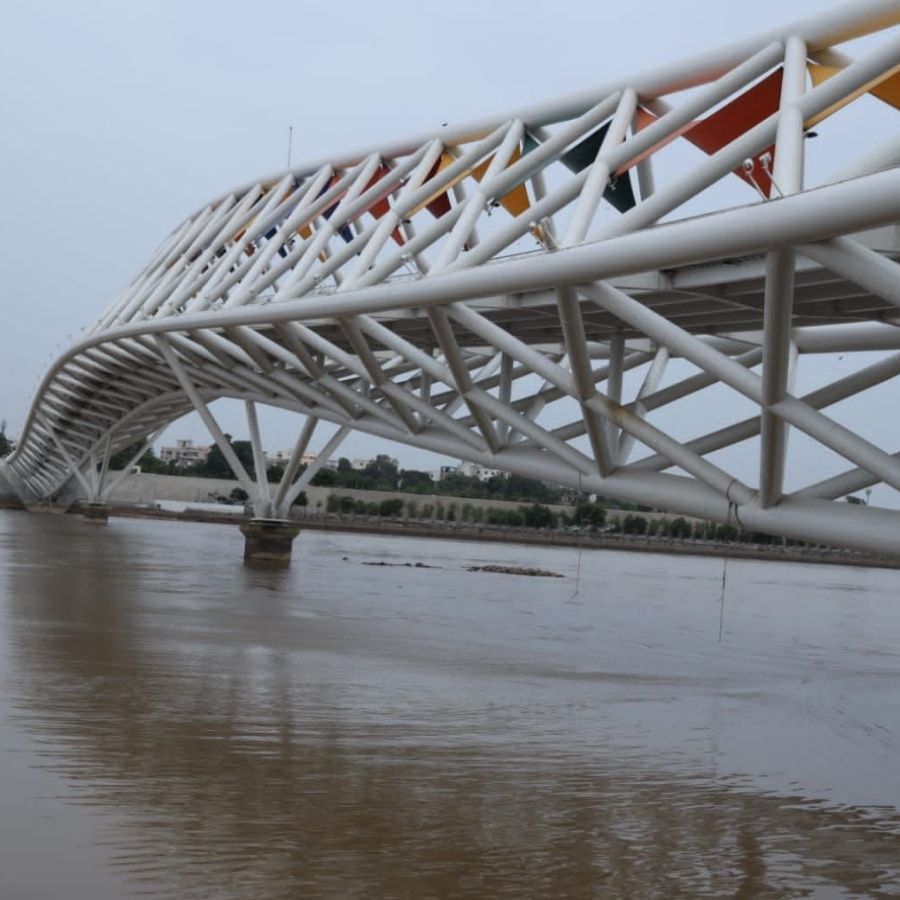 Prime Minister Modi will inaugurate the Atal Bridge in front of Sabarmati River