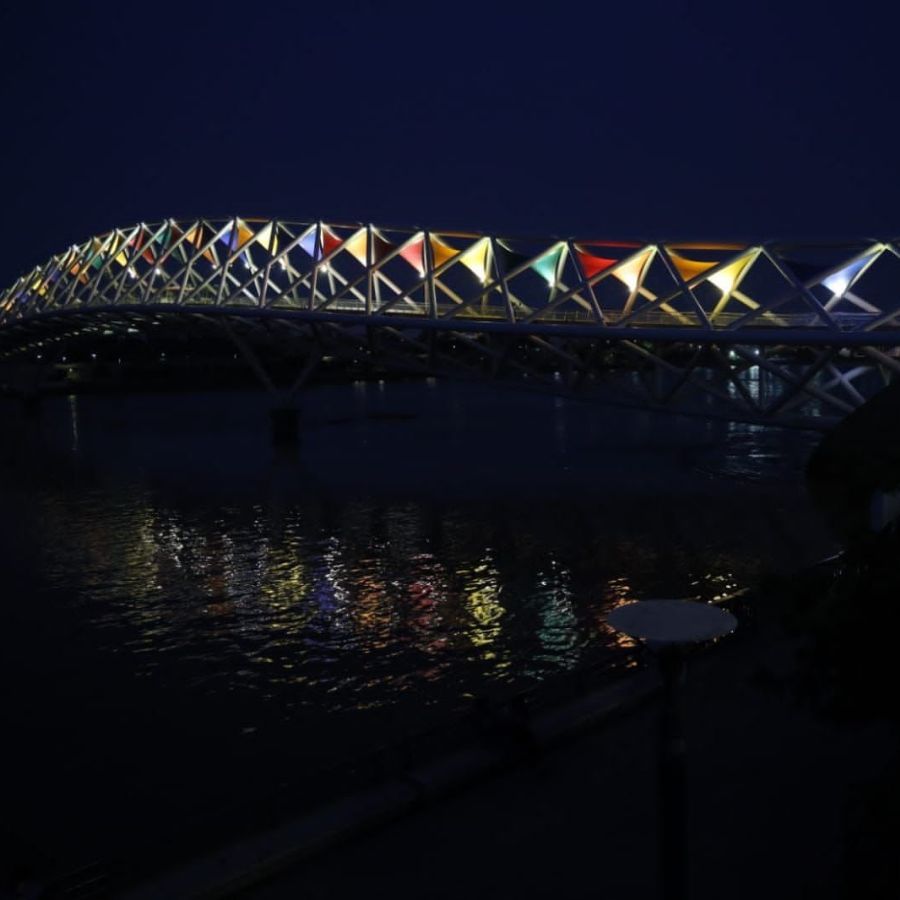 Prime Minister Modi will inaugurate the Atal Bridge in front of Sabarmati River