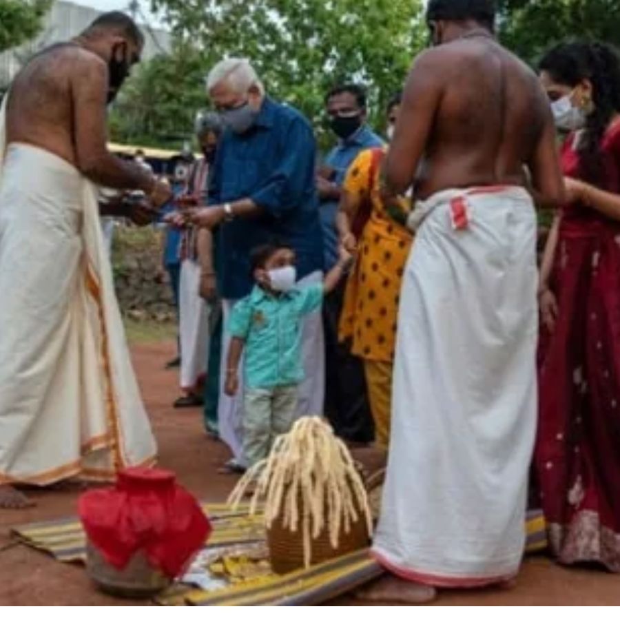 ಅಥಮ್ (ದಿನ 1): ಓಣಂ ಹಬ್ಬವು ಅಥಂನೊಂದಿಗೆ ಪ್ರಾರಂಭವಾಗುತ್ತದೆ. ಈ ದಿನ ಕೊಚ್ಚಿಯ ವಾಮನಮೂರ್ತಿ ತಿರ್ರಿಕರ ದೇವಸ್ಥಾನದಿಂದ ಅಥಾಚಮಯಂ ಅನ್ನು ಭವ್ಯವಾದ ಮೆರವಣಿಗೆ ನಡೆಸಲಾಗುತ್ತದೆ. ಈ ವರ್ಷ, ಇದನ್ನು ಆಗಸ್ಟ್ 30 ರಂದು ಆಚರಿಸಲಾಗುತ್ತದೆ.

