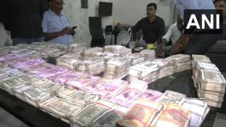 Viral Video: ಸಿಜೆಐ ಆಗಿ ಪ್ರಮಾಣವಚನ ಸ್ವೀಕರಿಸಿದ ಬಳಿಕ ತಂದೆಯ ಪಾದ ಮುಟ್ಟಿ ನಮಸ್ಕರಿಸಿದ ಮುಖ್ಯ ನ್ಯಾಯಮೂರ್ತಿ ಯುಯು ಲಲಿತ್