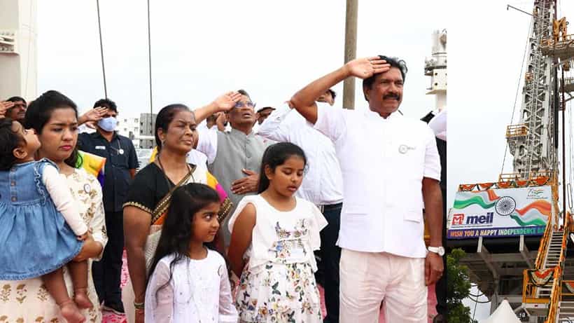 MEIL -ICOMM ನಲ್ಲಿ ದೇಶೀಯ ಲ್ಯಾಂಡ್ ರಿಗ್ನಲ್ಲಿ ಹಾರಾಡಿದ ತ್ರಿವರ್ಣ ಧ್ವಜ! 750 ವಿದ್ಯಾರ್ಥಿಗಳಿಗೆ ತಲಾ 75,000 ರೂ ಆರ್ಥಿಕ ನೆರವು ಘೋಷಿಸಿದ ಕಂಪನಿ ಸಂಸ್ಥಾಪಕ ಪಿ.ಪಿ. ರೆಡ್ಡಿ