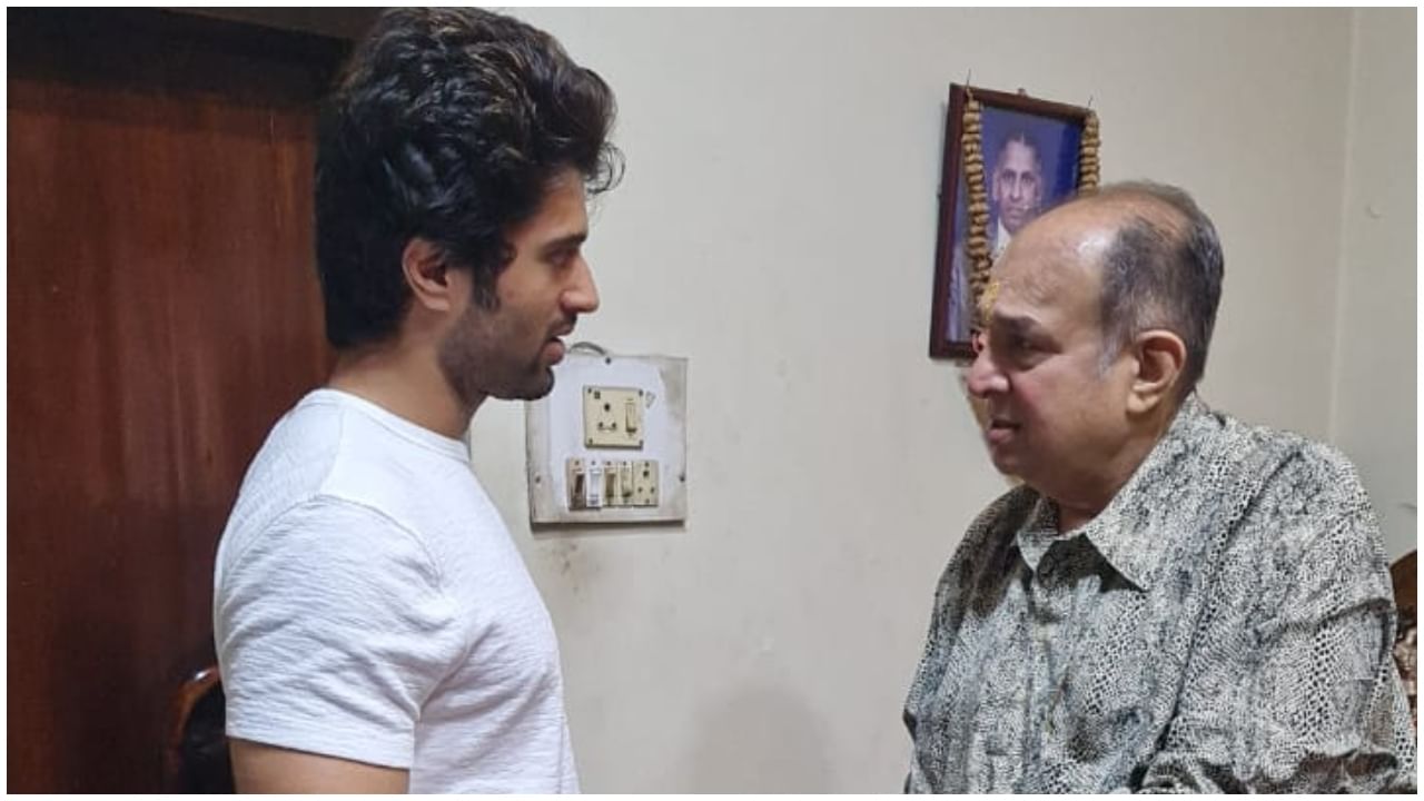 ‘ಮರಾಠ ಮಂದಿರ್’ ಮಾಲೀಕರನ್ನು ಭೇಟಿ ಆದ ವಿಜಯ್ ದೇವರಕೊಂಡ; ತಪ್ಪು ತಿಳಿವಳಿಕೆಗೆ ಫುಲ್ ಸ್ಟಾಪ್ ‘ಮರಾಠ ಮಂದಿರ್’ ಮಾಲೀಕರನ್ನು ಭೇಟಿ ಆದ ವಿಜಯ್ ದೇವರಕೊಂಡ; ತಪ್ಪು ತಿಳಿವಳಿಕೆಗೆ ಫುಲ್ ಸ್ಟಾಪ್