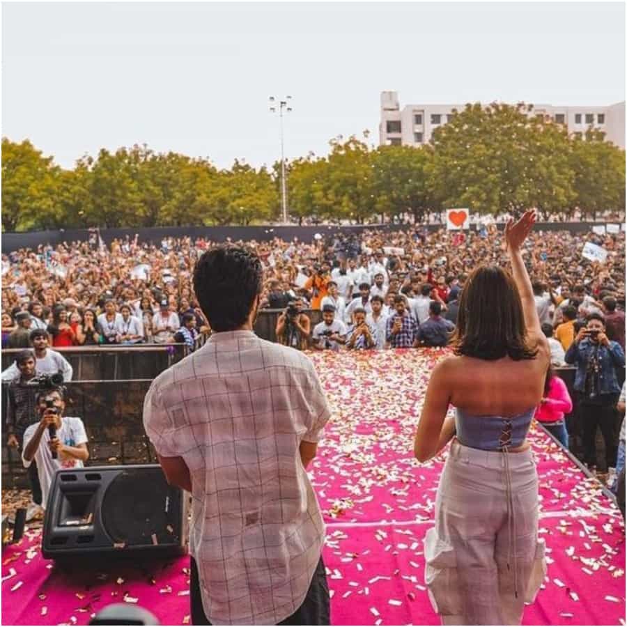 ‘ಲೈಗರ್’ ಸಿನಿಮಾ ಆಗಸ್ಟ್ 25ರಂದು ಬಿಡುಗಡೆ ಆಗಲಿದೆ. ಈ ಚಿತ್ರಕ್ಕೆ ಪುರಿ ಜಗನ್ನಾಥ್ ನಿರ್ದೇಶನ ಮಾಡಿದ್ದು, ವಿಜಯ್ ದೇವರಕೊಂಡ ಹಾಗೂ ಅನನ್ಯಾ ಪಾಂಡೆ ಜೋಡಿಯಾಗಿ ನಟಿಸಿದ್ದಾರೆ.