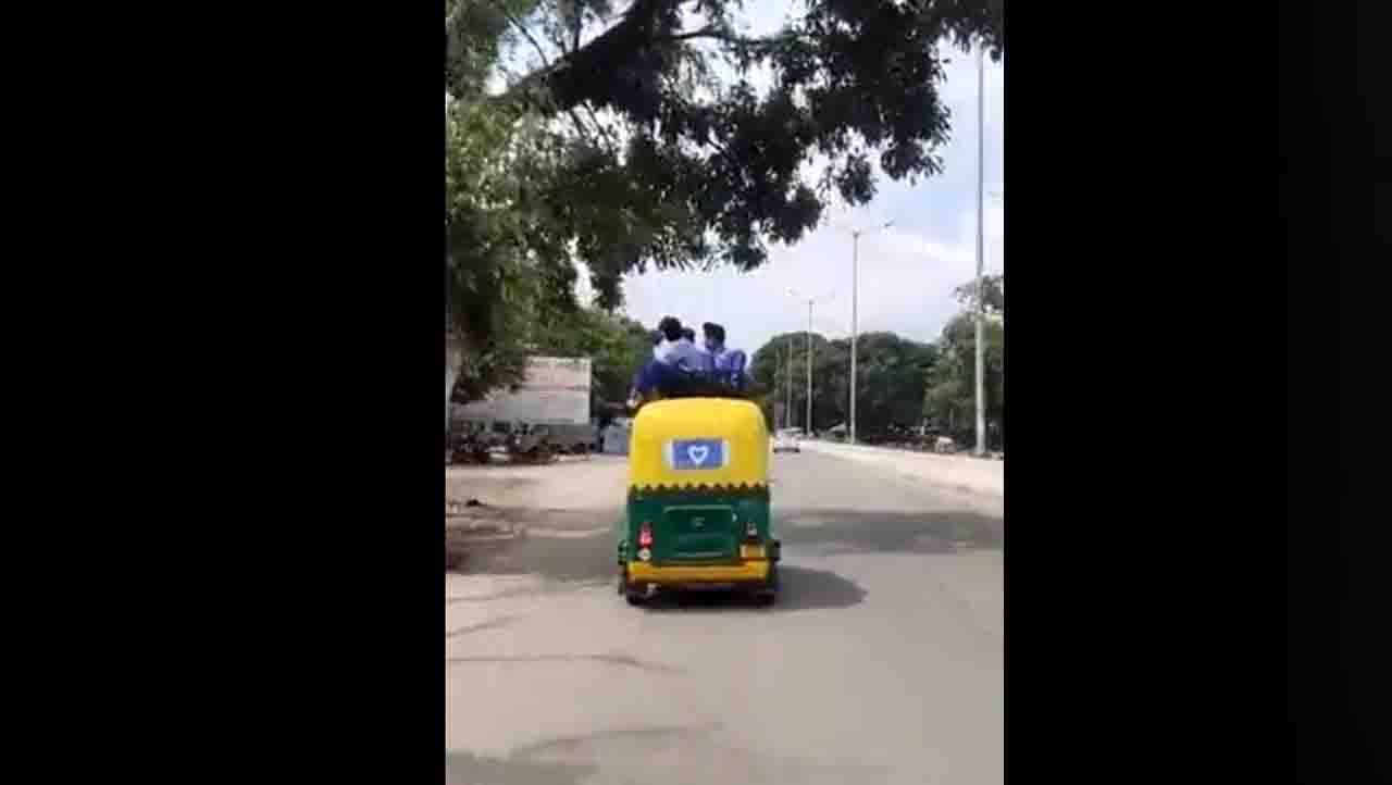 Viral Video: ಆಟೋ ಮೇಲೆ ಶಾಲಾ ಮಕ್ಕಳ ಸವಾರಿ, ಉತ್ತರ ಪ್ರದೇಶದಲ್ಲಿ ನಡೆದ ಘಟನೆ