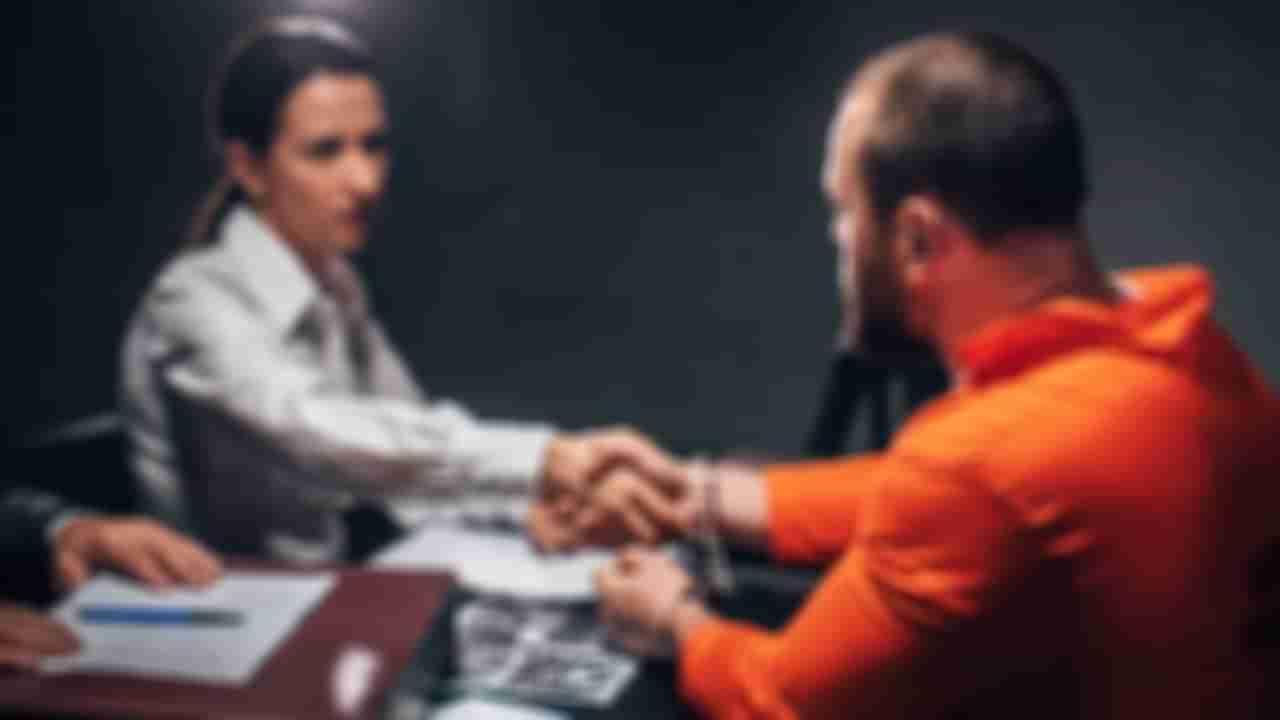 Crime News: ಕೈದಿಯನ್ನೇ ಪ್ರೀತಿಸಿ ಜೈಲು ಪಾಲಾದ ಜೈಲರ್..!