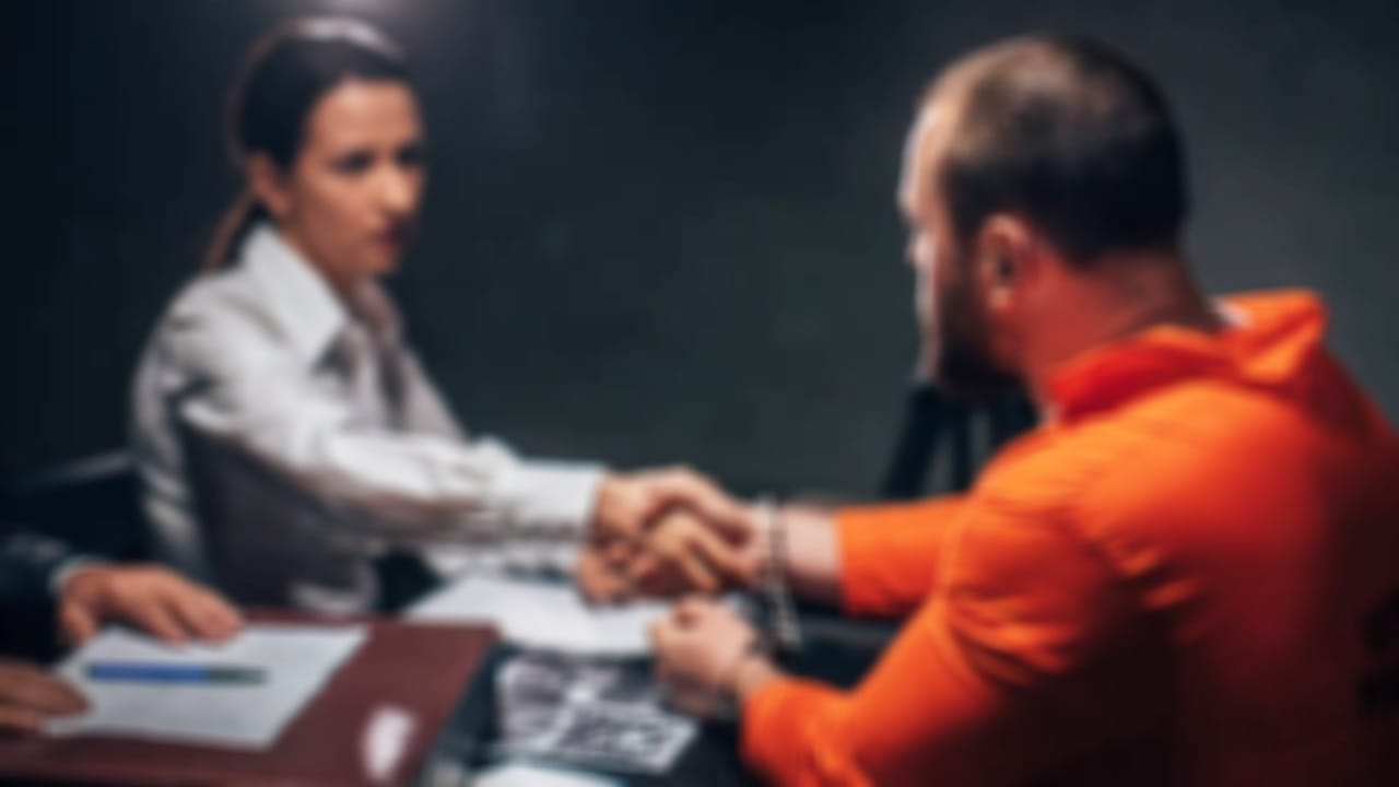 Crime News: ಕೈದಿಯನ್ನೇ ಪ್ರೀತಿಸಿ ಜೈಲು ಪಾಲಾದ ಜೈಲರ್..! Crime News: ಕೈದಿಯನ್ನೇ ಪ್ರೀತಿಸಿ ಜೈಲು ಪಾಲಾದ ಜೈಲರ್..!