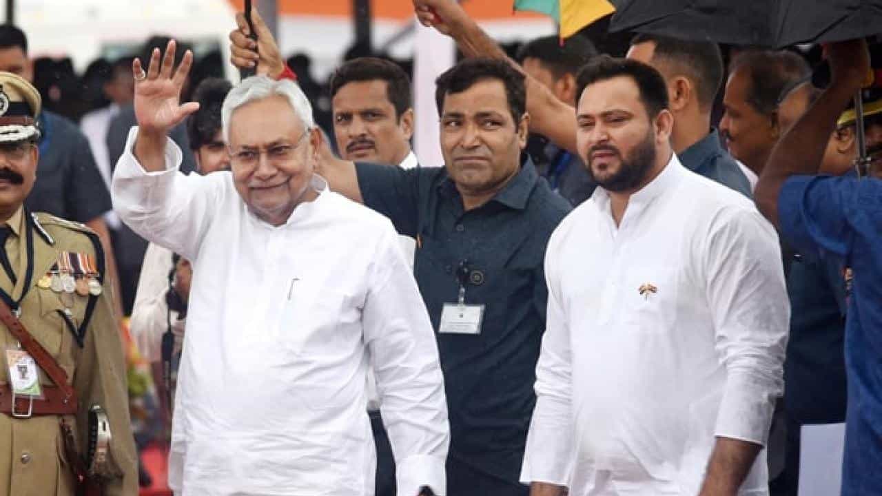 Bihar Cabinet: ಬಿಹಾರದಲ್ಲಿ ಇಂದು ಸಂಪುಟ ವಿಸ್ತರಣೆ; ಆರ್ಜೆಡಿಗೆ ಸಿಂಹಪಾಲು, ಪ್ರಮುಖ ಖಾತೆಗಳು ನಿತೀಶ್ ಕುಮಾರ್ ತೆಕ್ಕೆಗೆ Bihar Cabinet: ಬಿಹಾರದಲ್ಲಿ ಇಂದು ಸಂಪುಟ ವಿಸ್ತರಣೆ; ಆರ್ಜೆಡಿಗೆ ಸಿಂಹಪಾಲು, ಪ್ರಮುಖ ಖಾತೆಗಳು ನಿತೀಶ್ ಕುಮಾರ್ ತೆಕ್ಕೆಗೆ